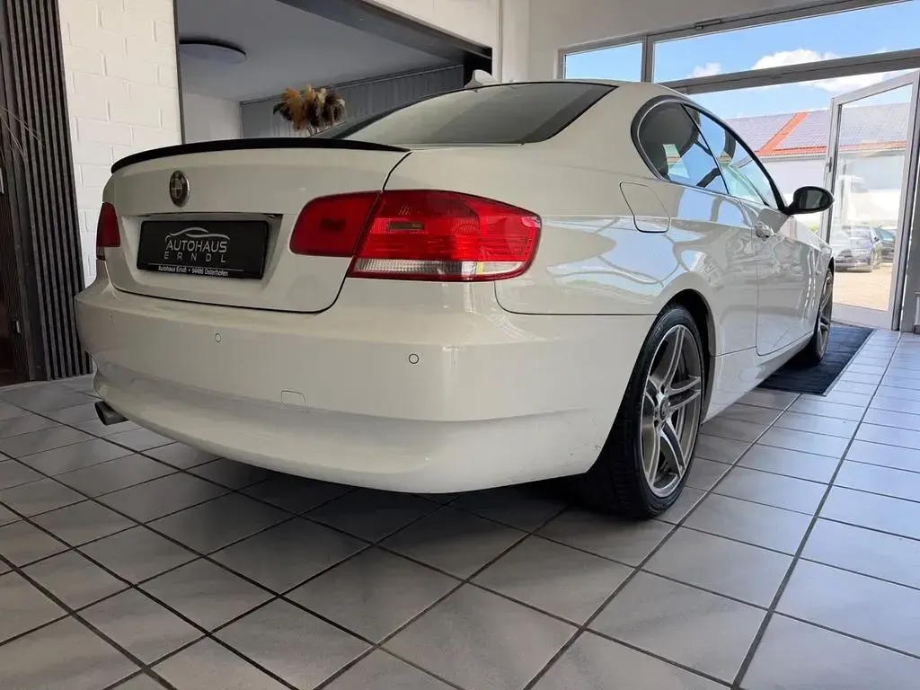 Gebraucht BMW 320 Comfort Edition 170 PS (125 kW) 2008 Weiß Coupé