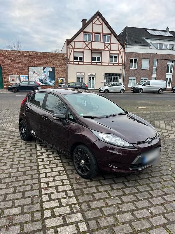 Andere farben Gebraucht 2010 Ford Fiesta Limousine | 4.999 € (Fairer Preis) - Bild 1/4