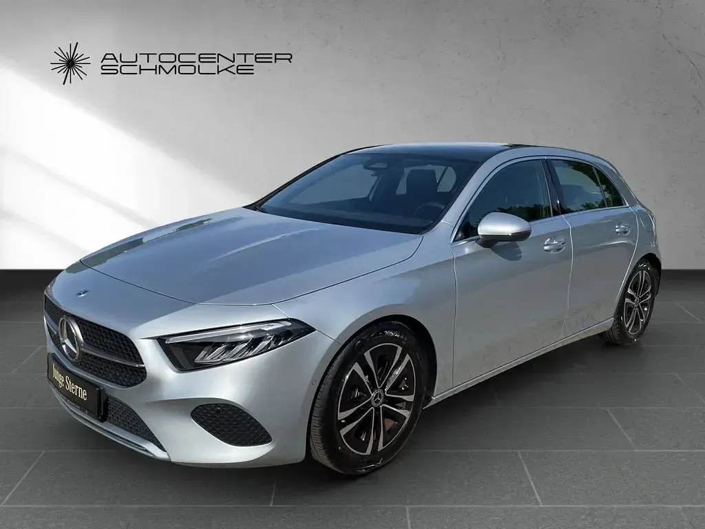Gebraucht Mercedes A200 Advanced Plus 163 PS (119 kW) 2024 Lack hightechsilber Limousine