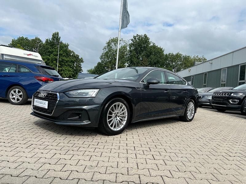 Manhattangrau (metallic) Gebraucht 2022 Audi A5 Sportback Business Kleinwagen | 29.990 € (Guter Preis) - Bild 1/4