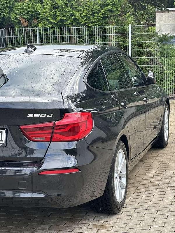 Gebraucht 2017 BMW 220 Gran Tourer Luxury Line Van / Kleinbus | 14.999 € (Guter Preis) - Bild 1/4