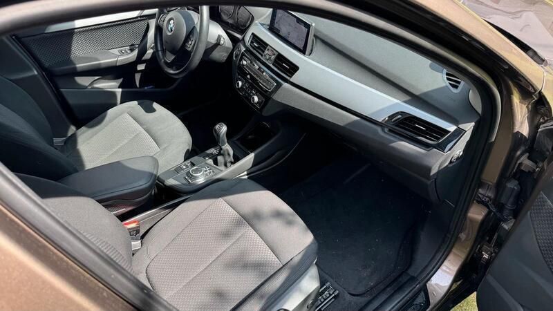 Andere außenfarben Gebraucht 2019 BMW X1 SUV | 28.500 € - Bild 1/4