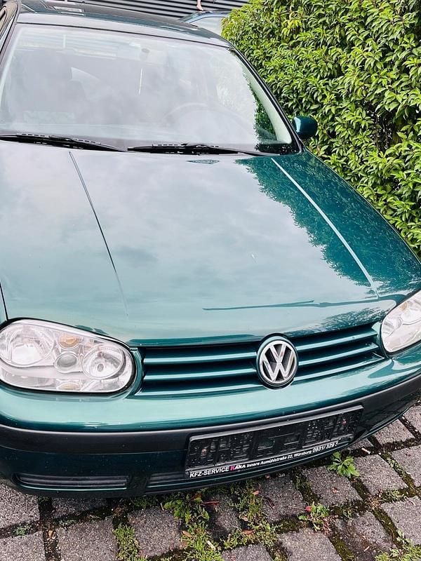 Grün Gebraucht 1999 VW Golf IV Kleinwagen | 650 € (Guter Preis) - Bild 1/4