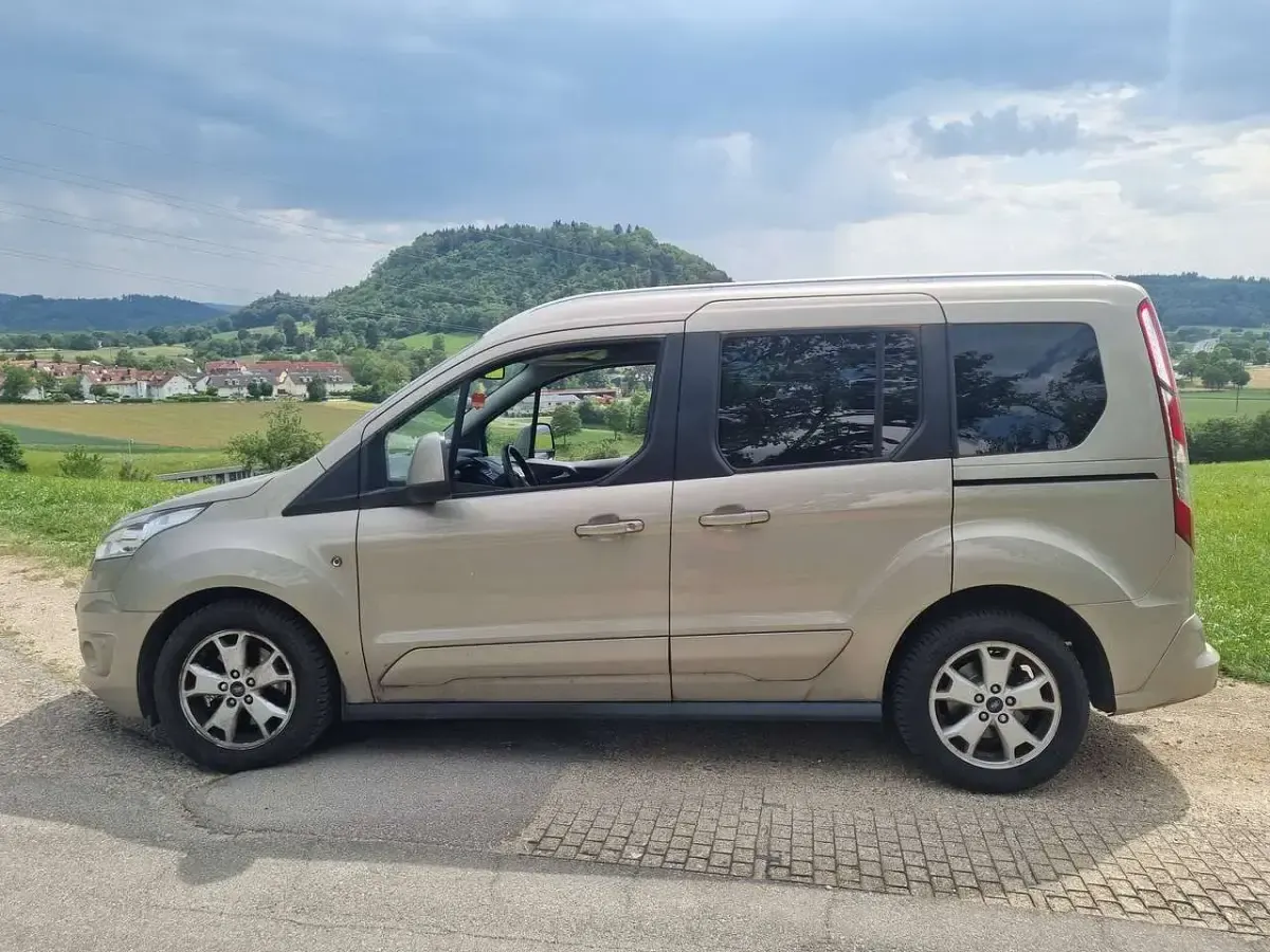 Gebraucht Ford Tourneo Connect Titanium 120 PS (88 kW) 2017 Titangrau metallic Van / Kleinbus