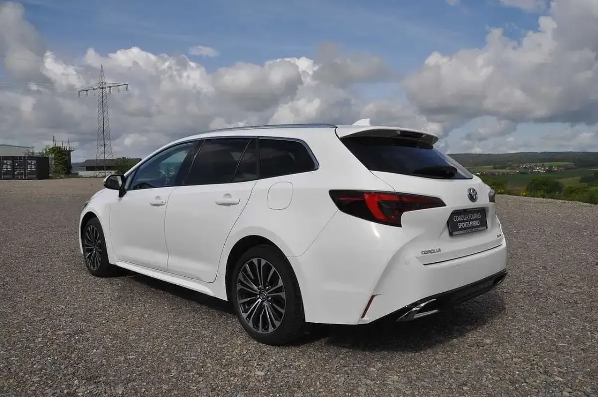 Neu Toyota Corolla 196 PS (144 kW) 2025 Weiß Kombi