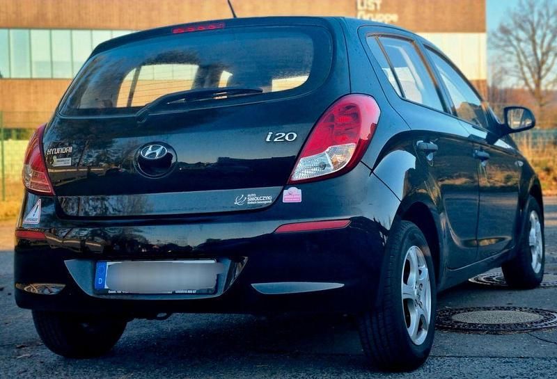Gebraucht Hyundai i20 Edition 86 PS (63 kW) 2014 Schwarz Kleinwagen