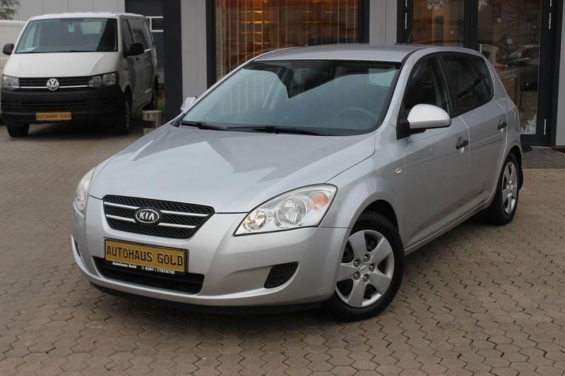 Gebraucht Kia Ceed 109 PS (80 kW) 2009 Silber Kleinwagen