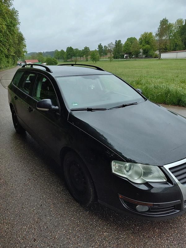 Schwarz Gebraucht 2008 VW Passat Kombi | 2.222 € (Fairer Preis) - Bild 1/4
