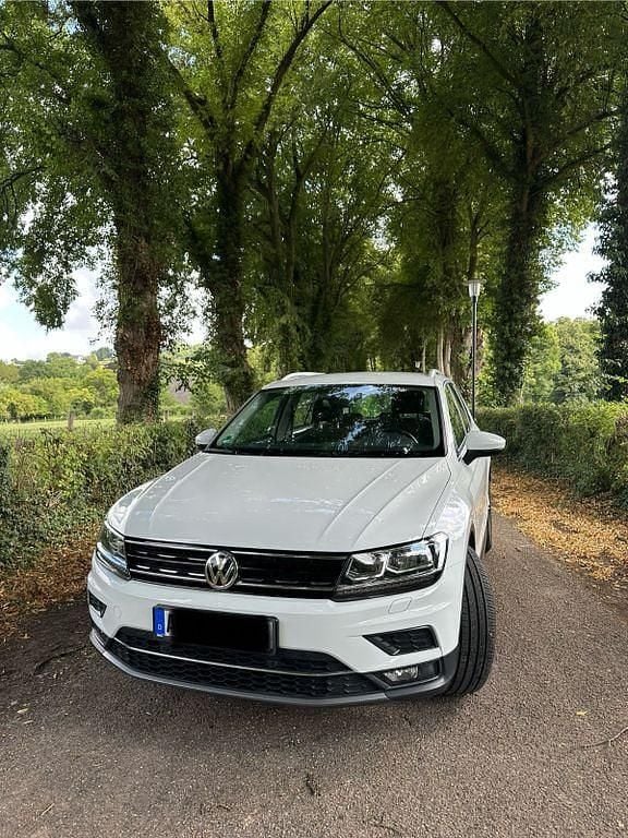 Weiß Gebraucht 2020 VW Tiguan Highline SUV | 21.700 € (Superpreis) - Bild 1/4