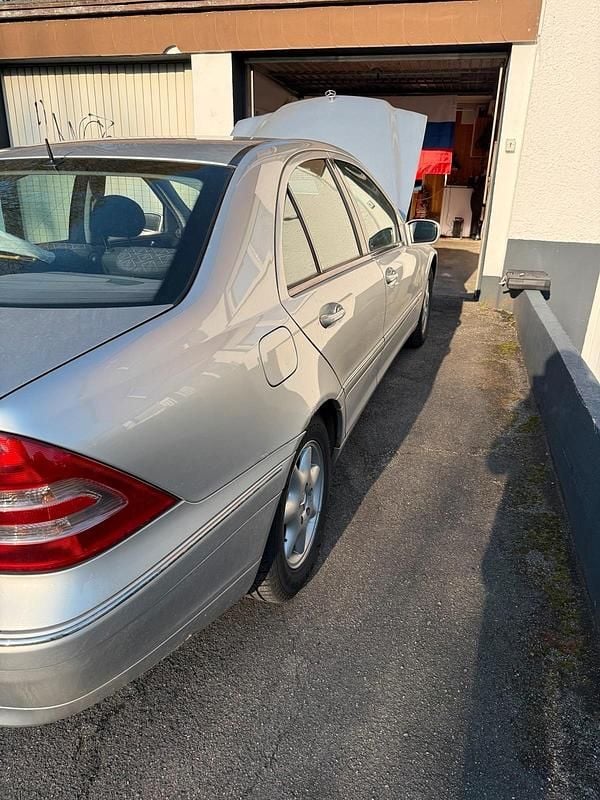 Gebraucht Mercedes 220 143 PS (105 kW) 2002 Silber Limousine