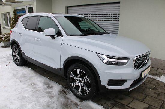 Glaciersilver (metallic) Gebraucht 2020 Volvo XC40 Inscription SUV | 22.450 € (Fairer Preis) - Bild 1/4