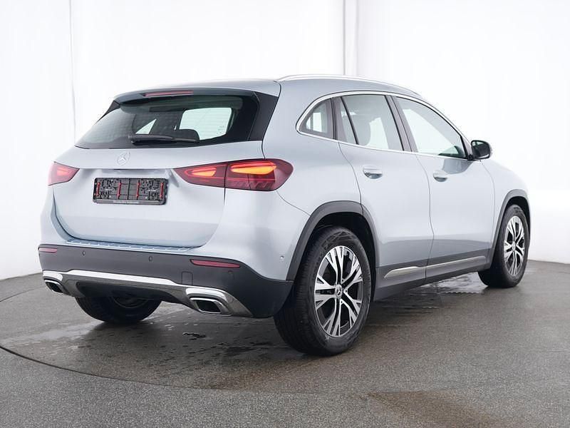 Gebraucht Mercedes GLA200 Progressive 150 PS (110 kW) 2024 Silber SUV