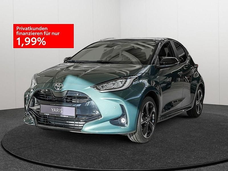 Schwarz Neu 2025 Toyota Yaris Hybrid Plus Limousine | 30.690 € (Fairer Preis) - Bild 1/4