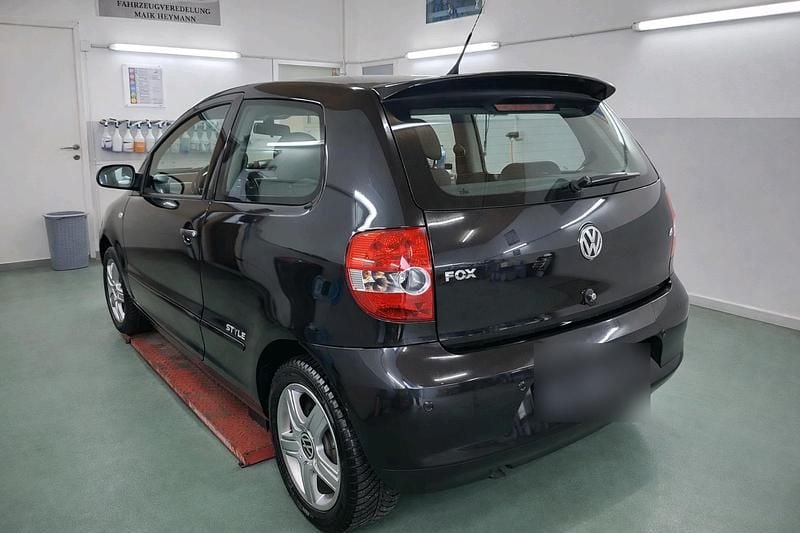 Gebraucht VW Fox Style 75 PS (55 kW) 2011 Schwarz Kleinwagen