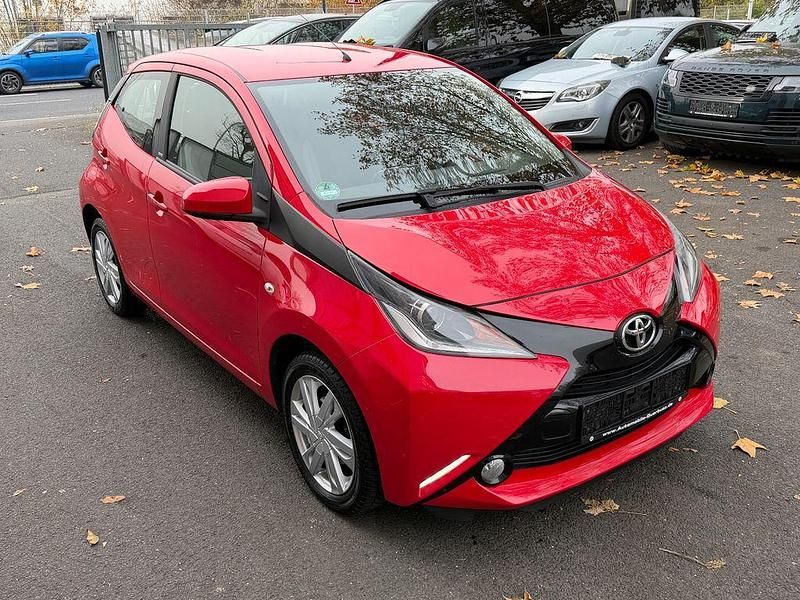 Rot Gebraucht 2016 Toyota Aygo Edition-S Kleinwagen | 8.800 € - Bild 1/4