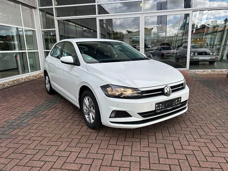 Weiß Gebraucht 2019 VW Polo Comfortline Limousine | 13.990 € (Fairer Preis) - Bild 1/4