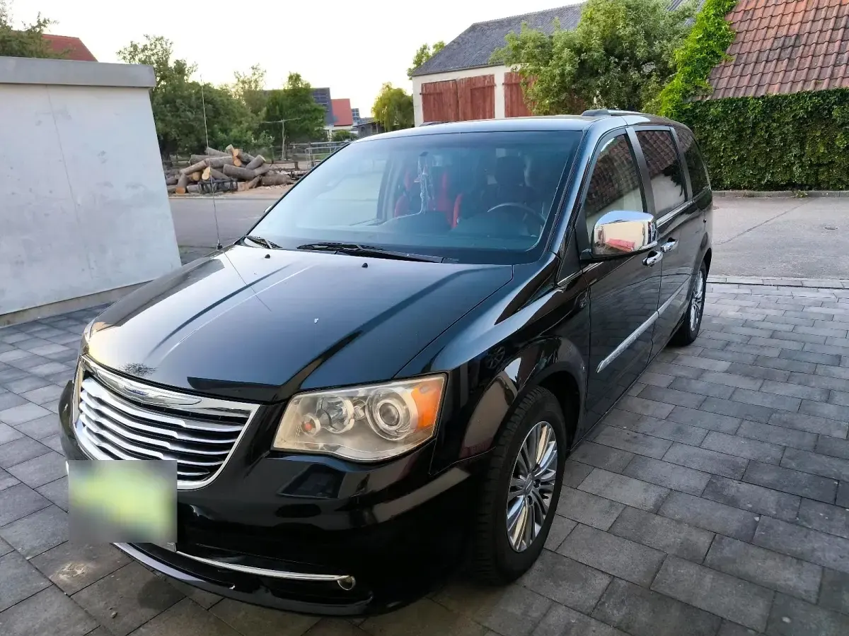 Gebraucht Chrysler Voyager 286 PS (210 kW) 2013 Schwarz Van / Kleinbus