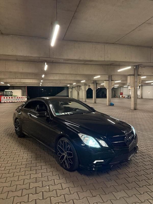Gebraucht Mercedes E350 AMG 231 PS (169 kW) 2010 Schwarz Coupé
