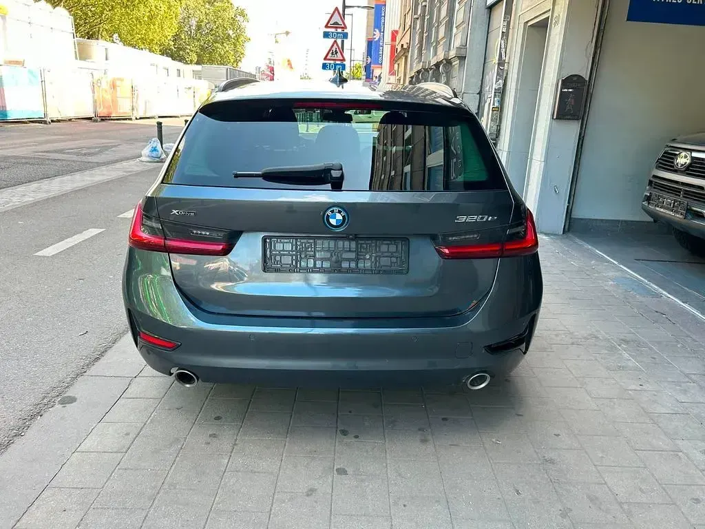 Gebraucht BMW 320e Luxury Line 204 PS (150 kW) 2022 Silber Kombi