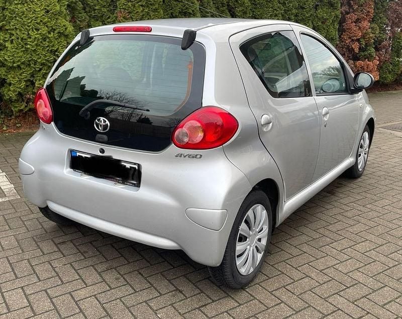 Gebraucht Toyota Aygo Cool 69 PS (50 kW) 2008 Silber Kleinwagen
