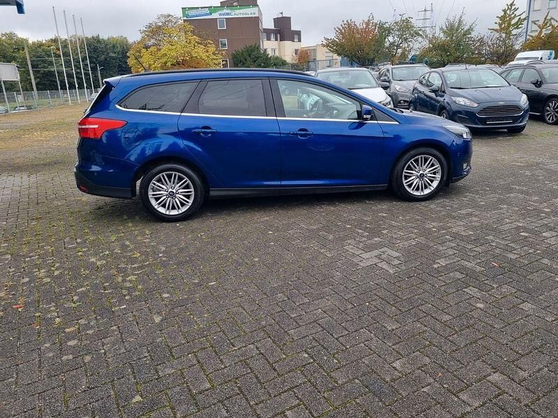Gebraucht Ford Focus Cool & Connect 125 PS (91 kW) 2018 Blau Limousine