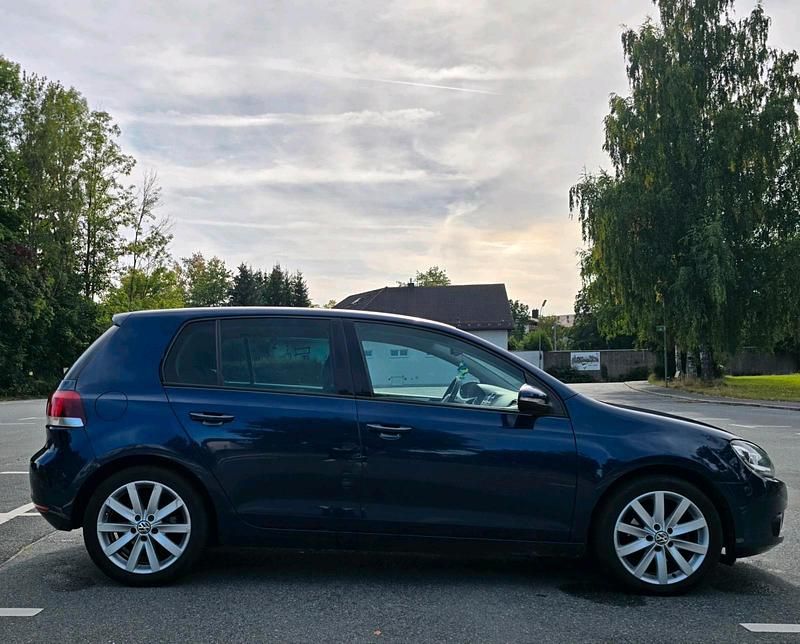 Blau Gebraucht 2010 VW Golf VI Kleinwagen | 3.399 € (Guter Preis) - Bild 1/4