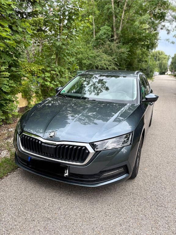 Grau Gebraucht 2021 Skoda Octavia G-TEC Clever Kombi | 19.250 € (Fairer Preis) - Bild 1/4