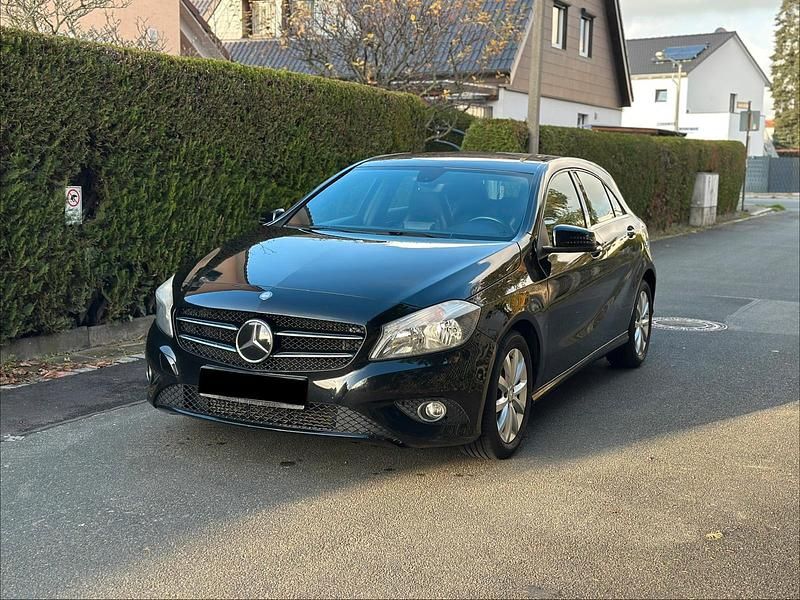 Schwarz Gebraucht 2013 Mercedes A180 Limousine | 6.199 € (Guter Preis) - Bild 1/4