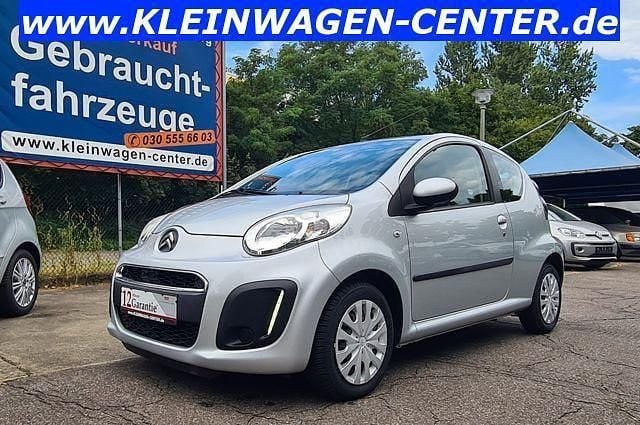 Silber (metallic) Gebraucht 2012 Citroën C1 Advance Kleinwagen | 5.985 € (Etwas zu teuer) - Bild 1/4