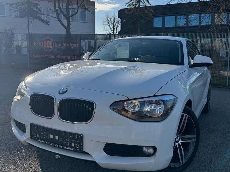 Weiß Gebraucht 2013 BMW 116 Sport Line Kleinwagen | 5.990 € (Guter Preis) - Bild 1/4