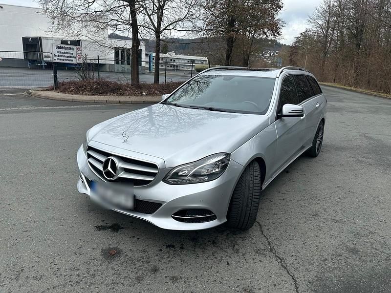 Gebraucht Mercedes E250 204 PS (150 kW) 2014 Silber Kombi