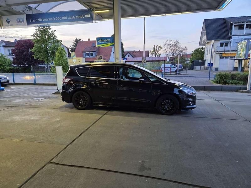 Gebraucht Ford S-MAX Vignale 179 PS (131 kW) 2016 Van / Kleinbus