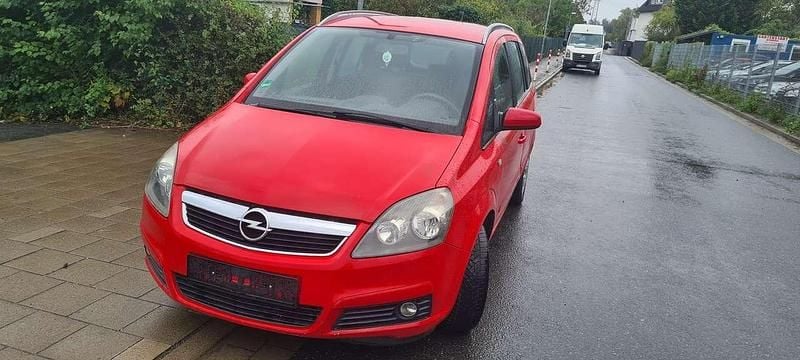 Magma rot (b) Gebraucht 2006 Opel Zafira Edition Van / Kleinbus | 1.111 € (Superpreis) - Bild 1/4