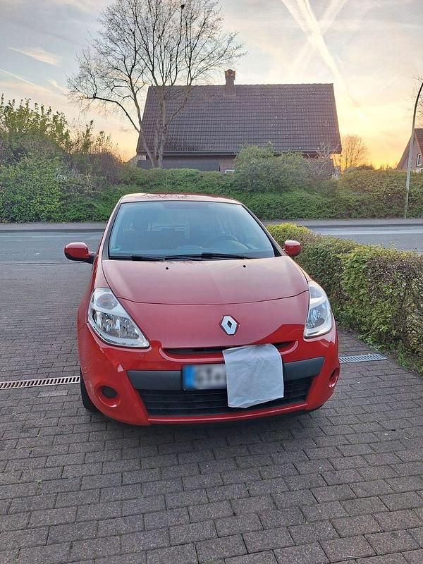 Gebraucht Renault Clio IV 75 PS (55 kW) 2013 Rot Limousine
