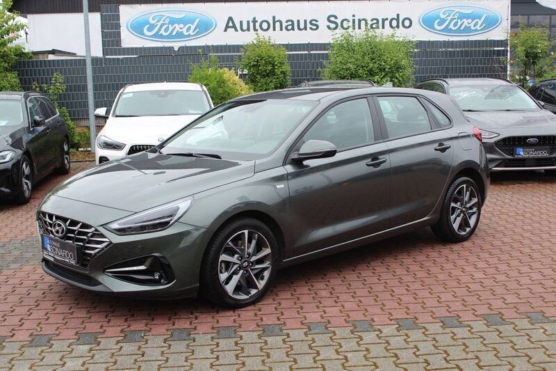 Grau Gebraucht 2024 Hyundai i30 Limousine | 18.280 € - Bild 1/4