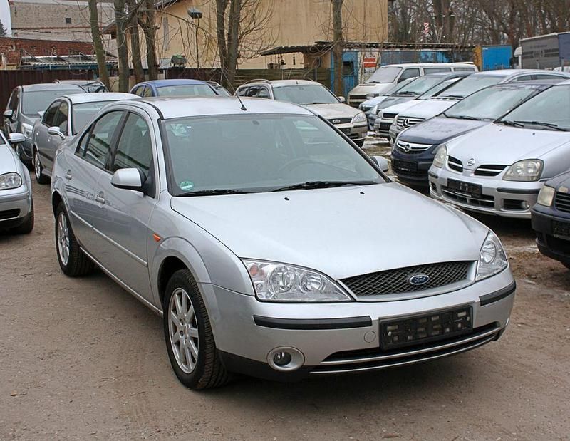 Gebraucht Ford Mondeo Trend 125 PS (91 kW) 2001 Silber Limousine