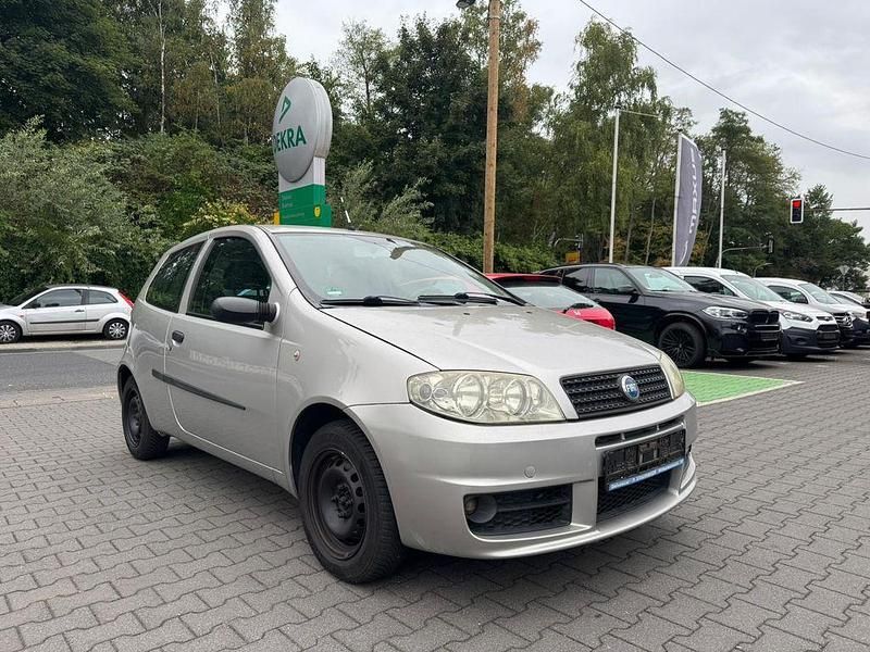 Grau Gebraucht 2004 Fiat Punto Kleinwagen | 1.450 € (Etwas zu teuer) - Bild 1/4