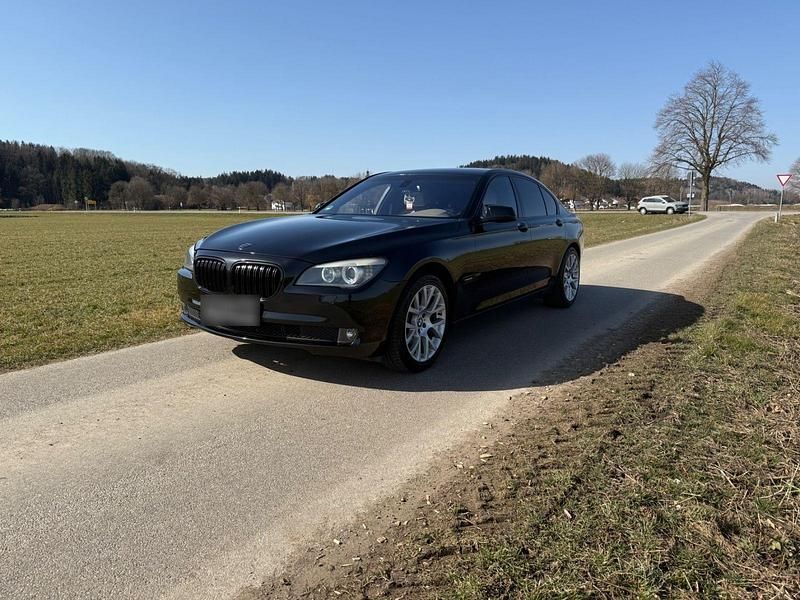 Second-hand BMW 730 245 CP (180 kW) 2012 Negru Berlinǎ