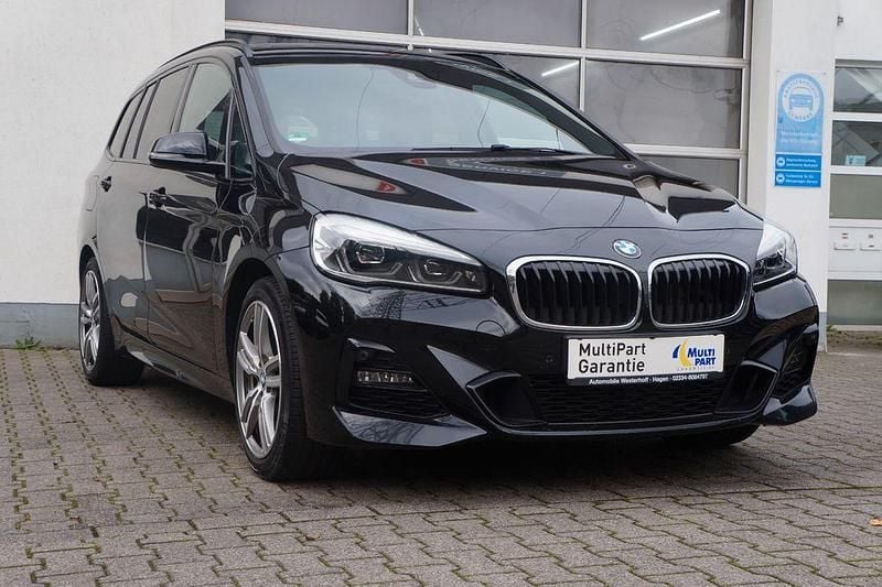 Saphirschwarz Gebraucht 2019 BMW 220 Gran Tourer M Sport Van / Kleinbus | 22.800 € (Fairer Preis) - Bild 1/4