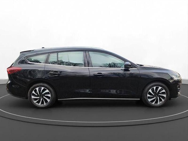 Gebraucht Ford Focus Titanium 125 PS (91 kW) 2023 Obsidianschwarz metallic Kombi