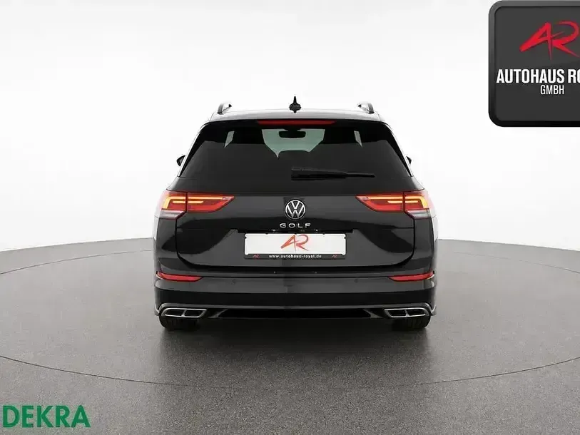 Gebraucht VW Golf VIII R-line 150 PS (110 kW) 2024 Grenadillschwarz Kombi