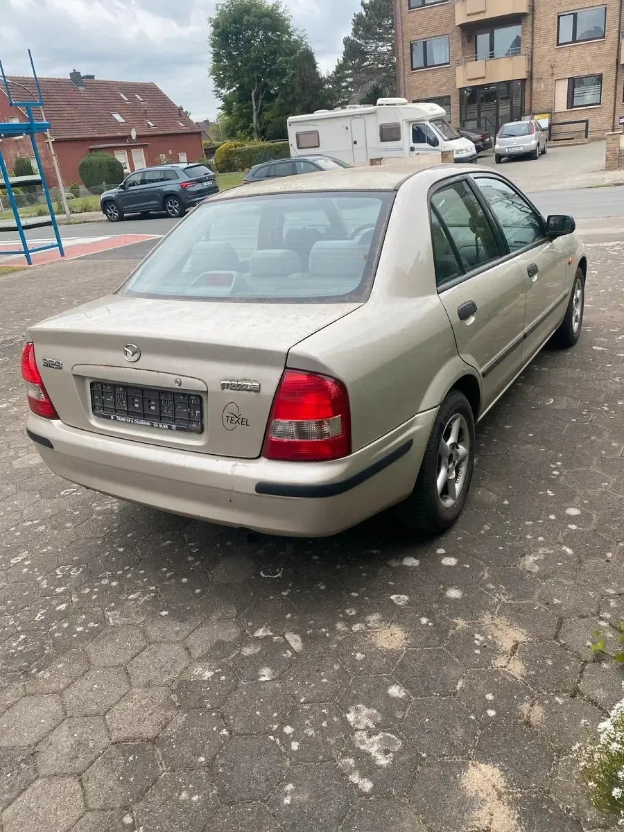 Usata Mazda 323 89 CV (65 kW) 1999 Berlina