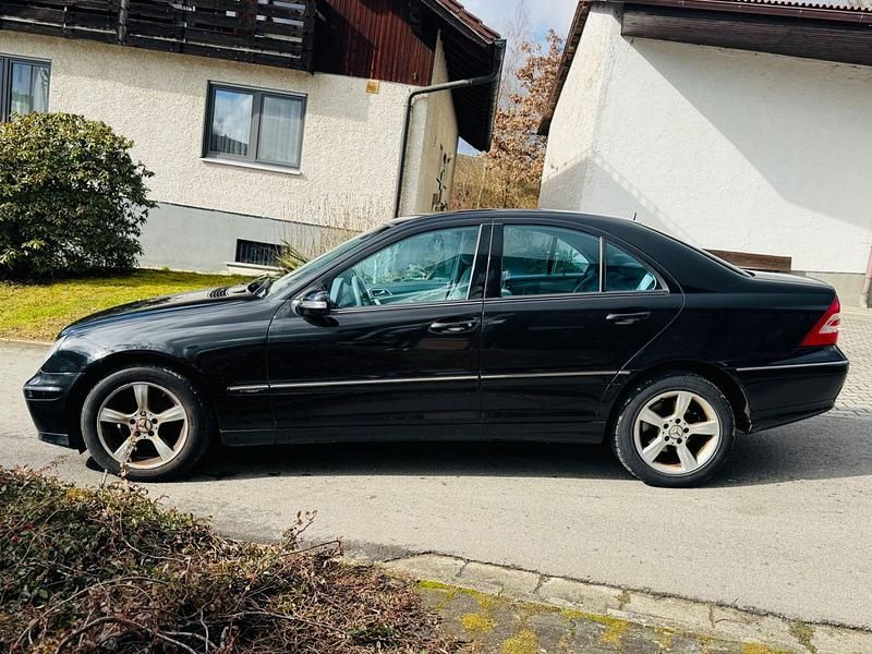 Gebraucht Mercedes C200 163 PS (119 kW) 2005 Schwarz Limousine