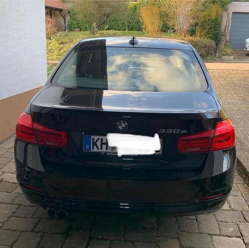 Gebraucht BMW 330e 2017 Schwarz Limousine