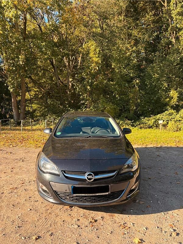 Gebraucht Opel Astra 179 PS (131 kW) 2013 Schwarz Limousine