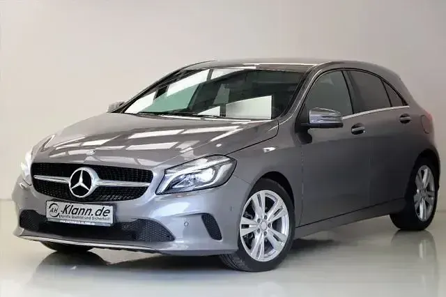 Gebraucht Mercedes A200 156 PS (114 kW) 2016 Mountaingrau Limousine