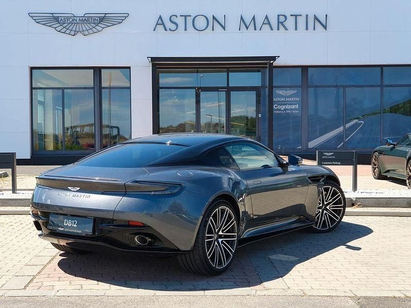 Neu Aston Martin DB12 680 PS (500 kW) 2025 Grau Coupé