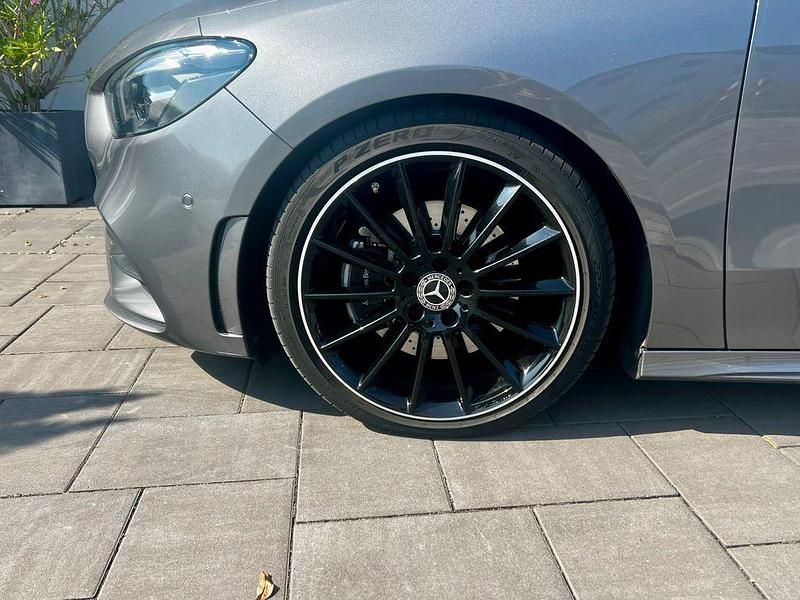 Gebraucht Mercedes B220 AMG line 190 PS (139 kW) 2019 Grau Van / Kleinbus
