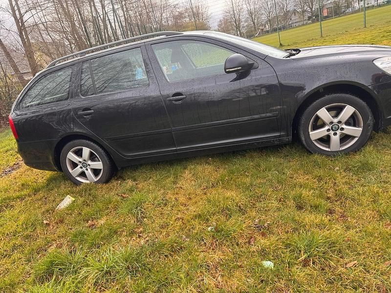 Gebraucht Skoda Octavia 122 PS (89 kW) 2010 Schwarz Limousine