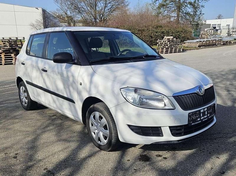Gebraucht Skoda Fabia Cool Edition 69 PS (50 kW) 2012 Candyweiss Kleinwagen